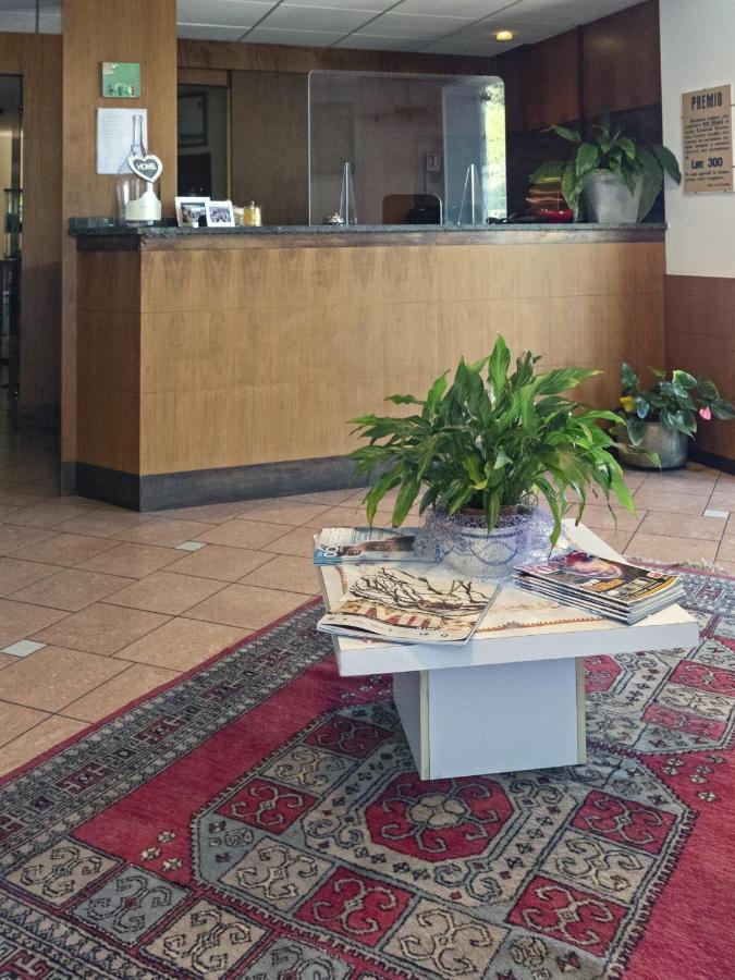 Hotel Funivia Laveno-Mombello Bagian luar foto