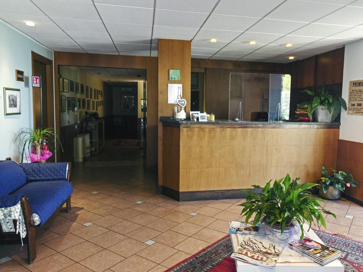 Hotel Funivia Laveno-Mombello Bagian luar foto