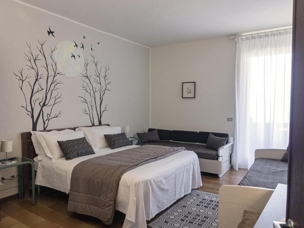 Hotel Funivia Laveno-Mombello Bagian luar foto