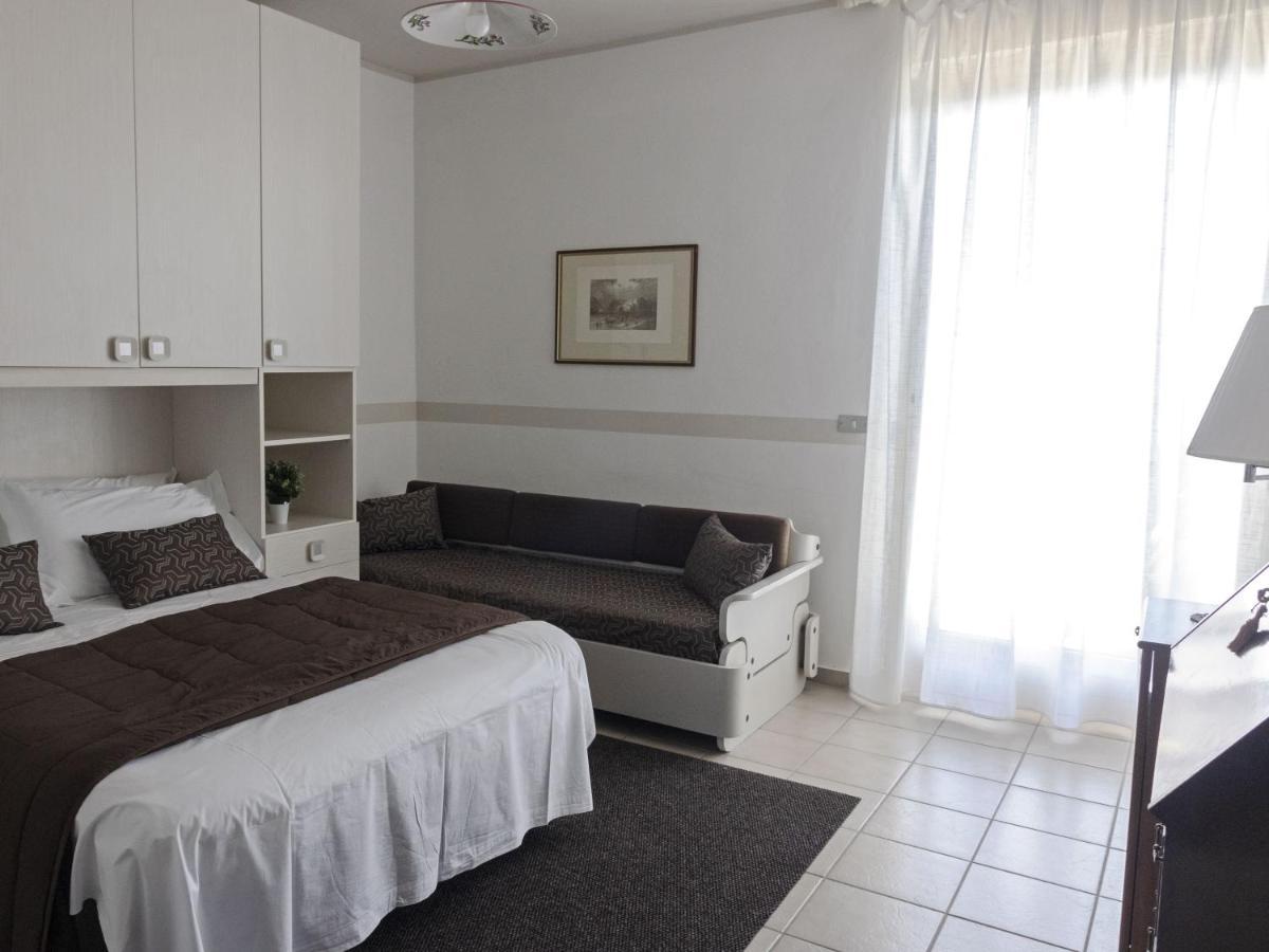 Hotel Funivia Laveno-Mombello Bagian luar foto