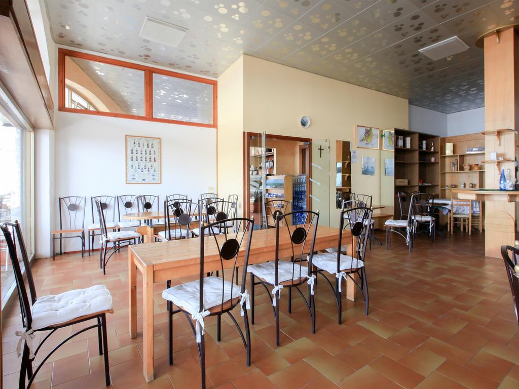 Hotel Funivia Laveno-Mombello Bagian luar foto