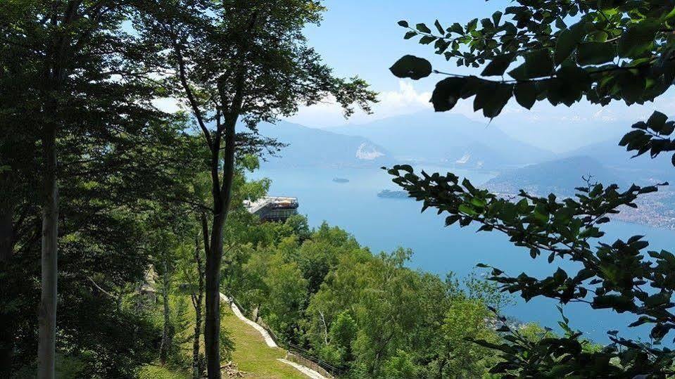 Hotel Funivia Laveno-Mombello Bagian luar foto