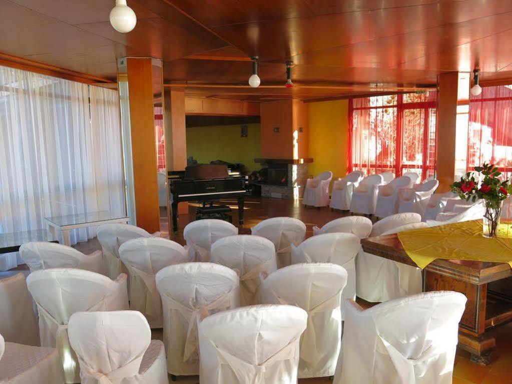 Hotel Funivia Laveno-Mombello Bagian luar foto