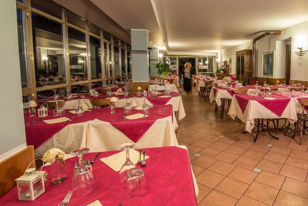 Hotel Funivia Laveno-Mombello Bagian luar foto